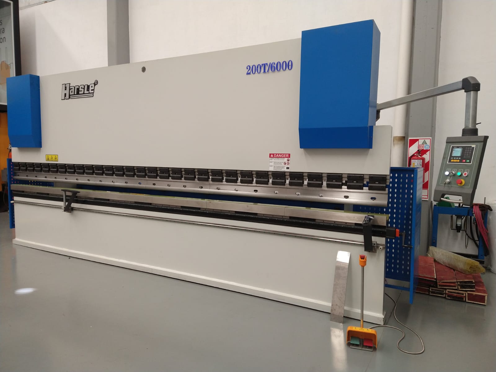 Puesta en marcha plegadora 6mts 200toneladas