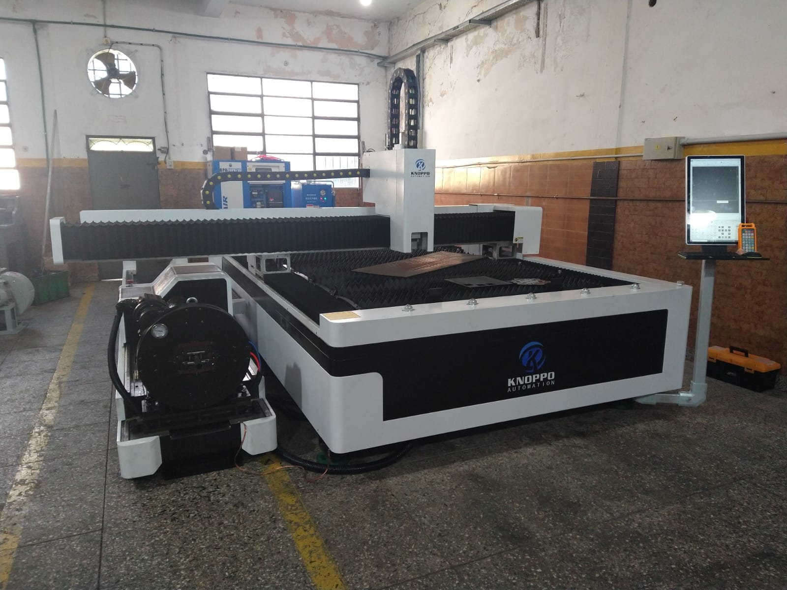 Puesta en marcha laser con corte de tubos