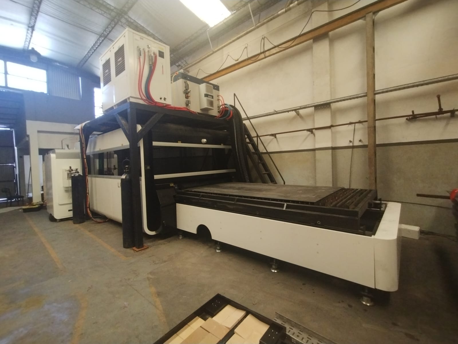 Puesta en marcha Laser cabinado con cambio de mesa